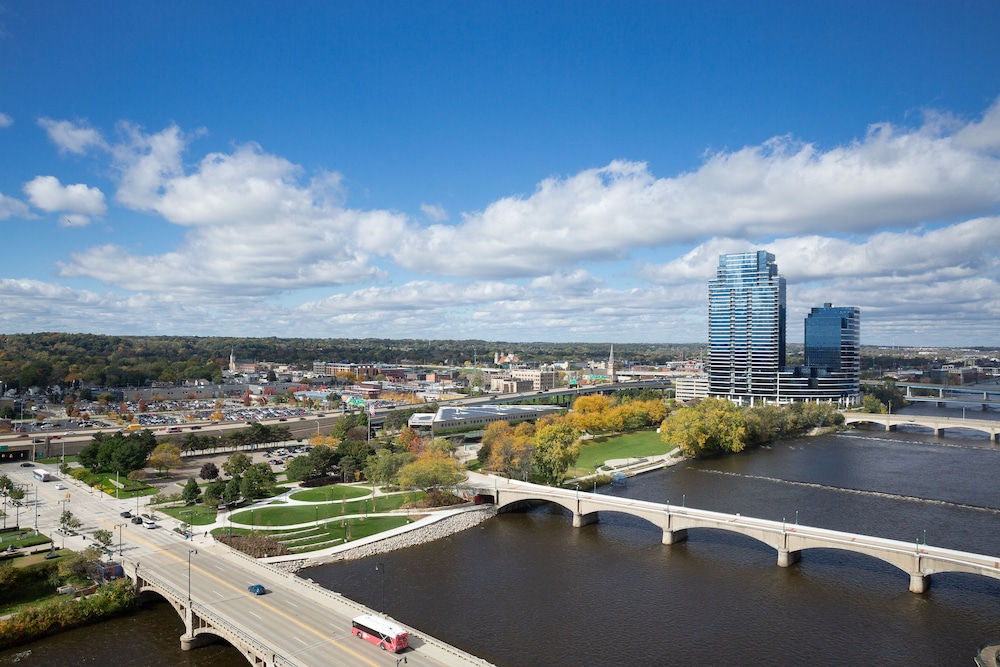 Amway Grand Plaza Curio Collection by Hilton - photo 10