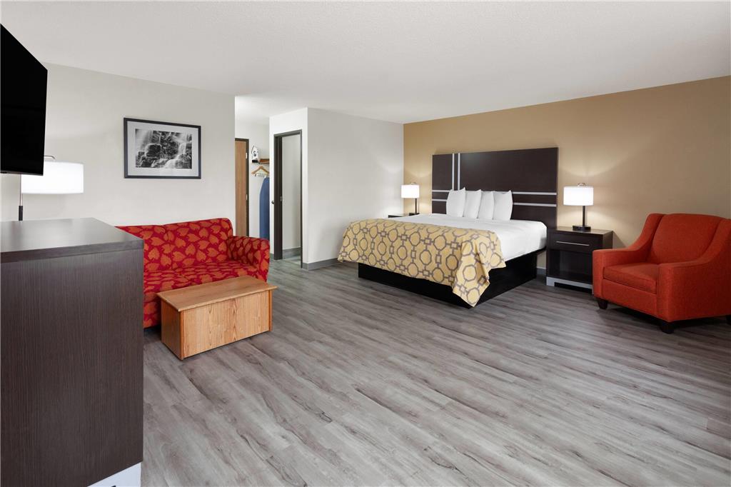 Baymont by Wyndham Green Bay - photo 22