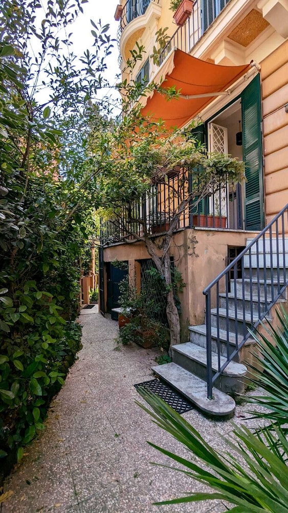 Beautiful 2 bed Apartment in Roma — 4-Star Luxury Hotel in Rome, Italy