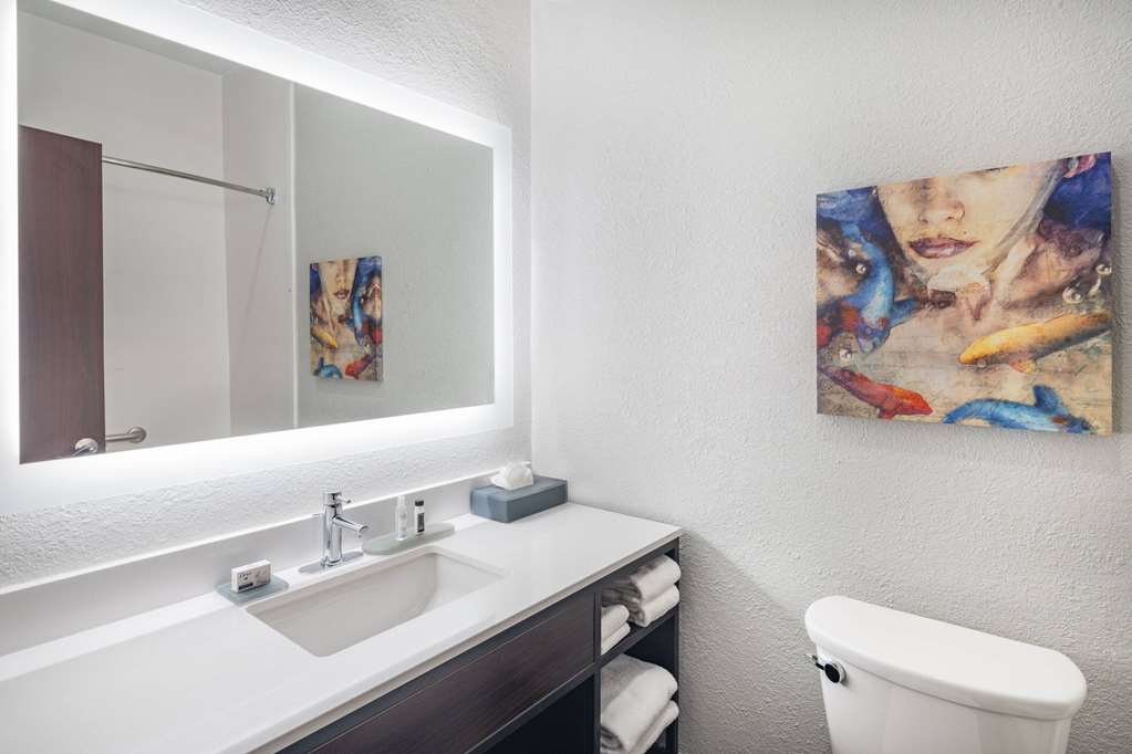 La Quinta Inn & Suites by Wyndham Evansville - photo 19