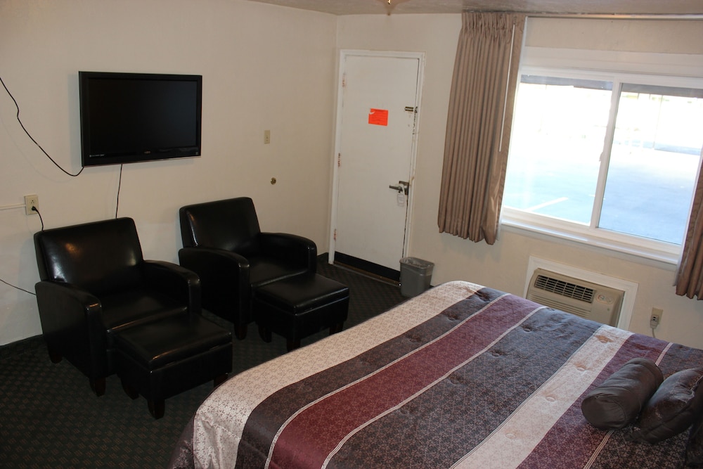 Lava Spa Motel & RV Park - photo 10