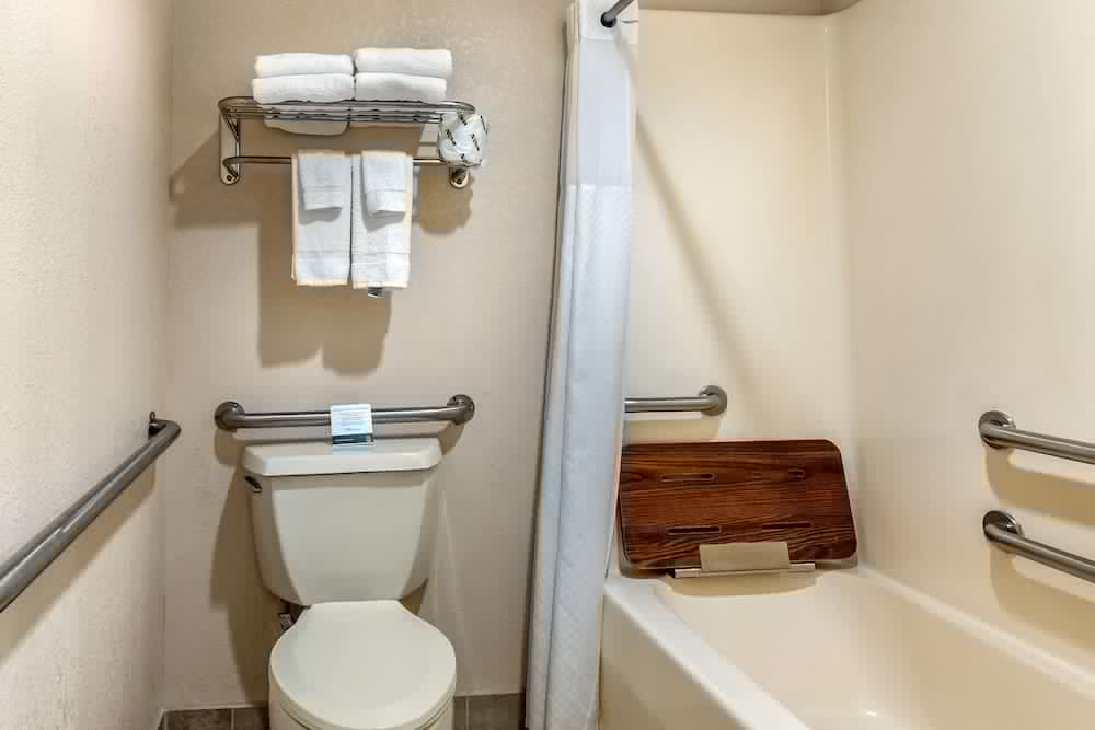 Quality Suites Kansas City International Airport - photo 23