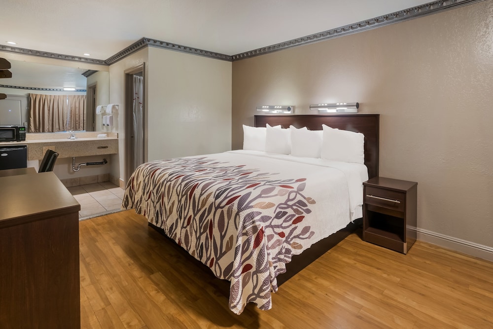 Red Roof Inn Stockton - photo 10