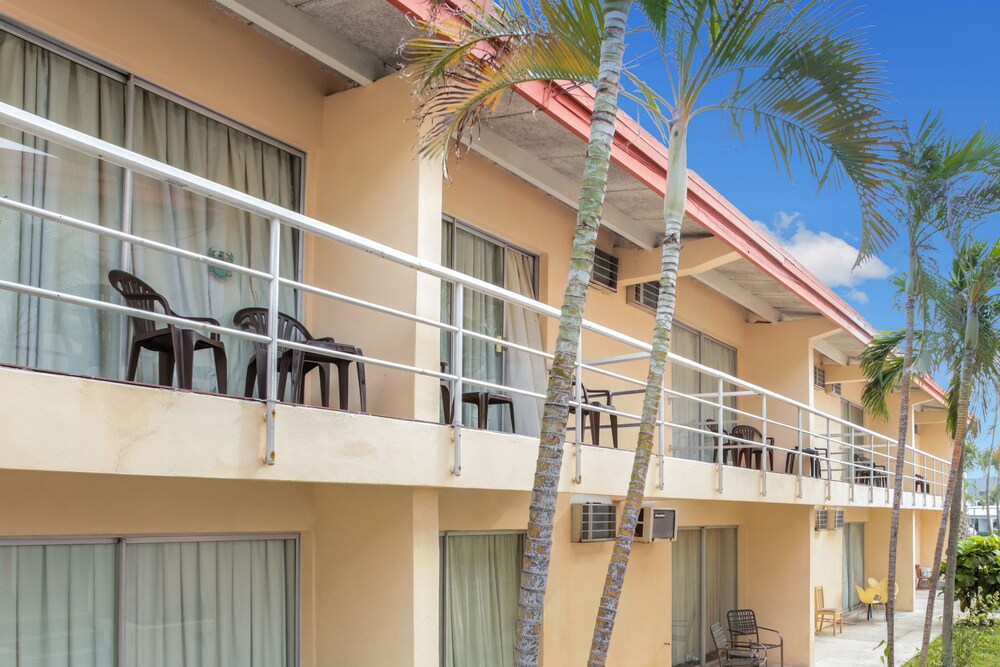 Camelot Waterfront Inn - photo 38