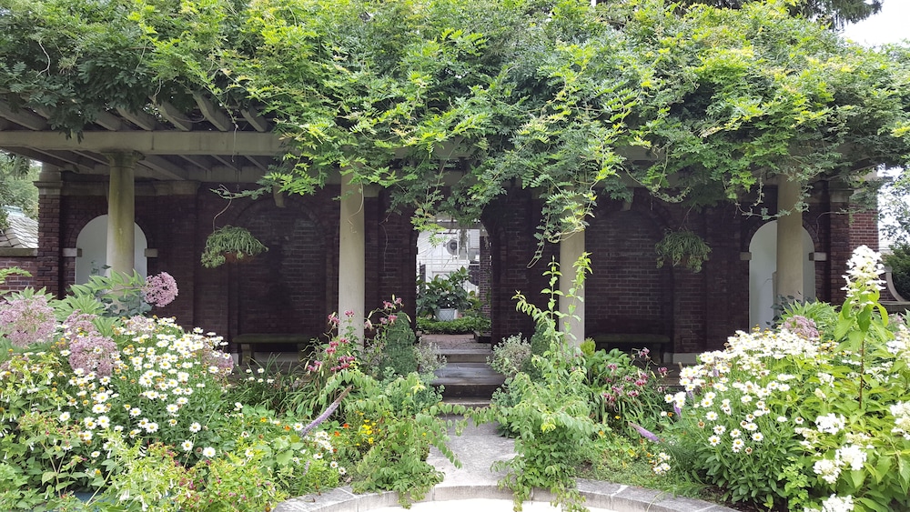 The Inn at Irwin Gardens - photo 20