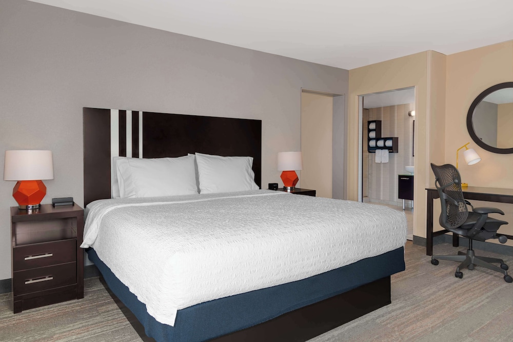 Hampton Inn & Suites Madison Downtown - photo 9