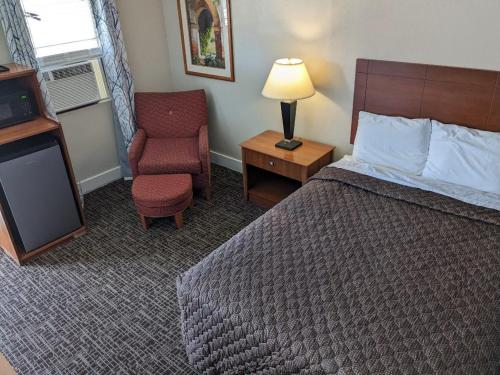 Bea's Parkway Inn - photo 12