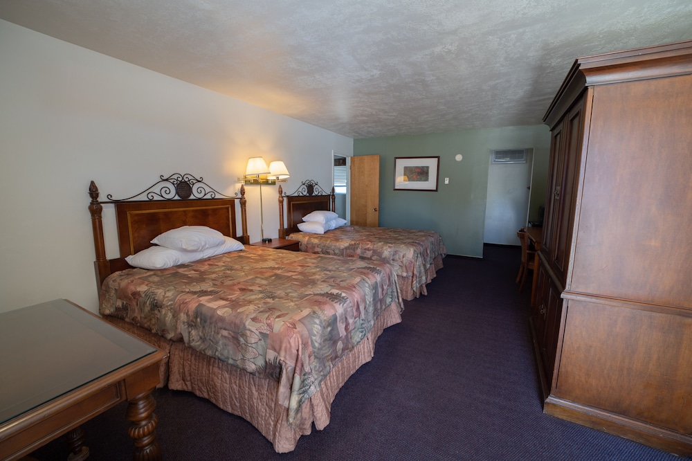 Clover Creek Inn - photo 9