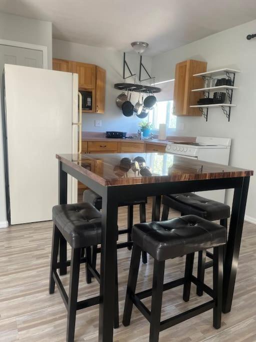 Peaceful Private And Airy On A 5 Acre Farm — Grand Junction