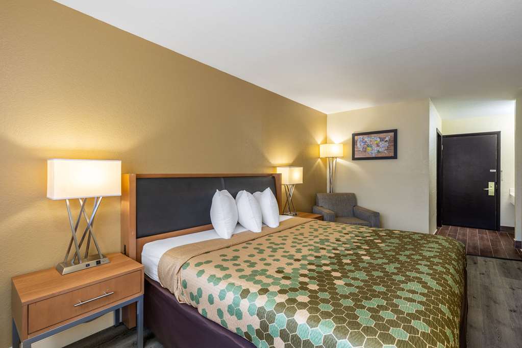 Econo Lodge Madison East - photo 18