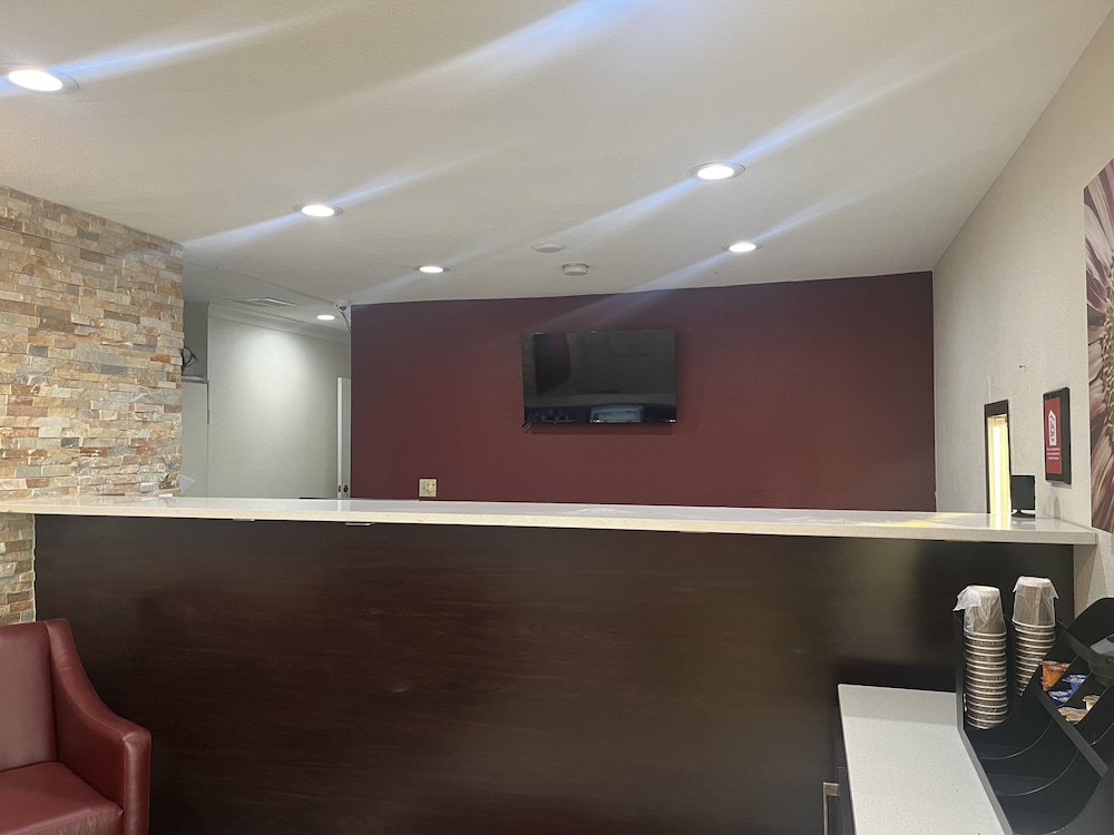 Red Roof Inn Haltom City - photo 16