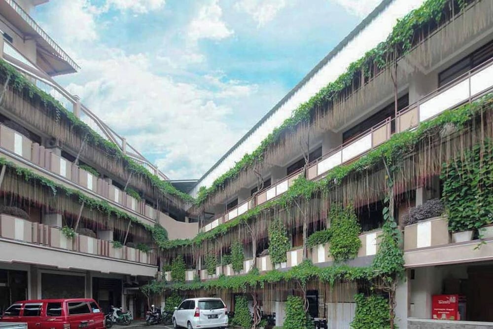 Hotel Lestari - carbon neutral hotel in Patrang