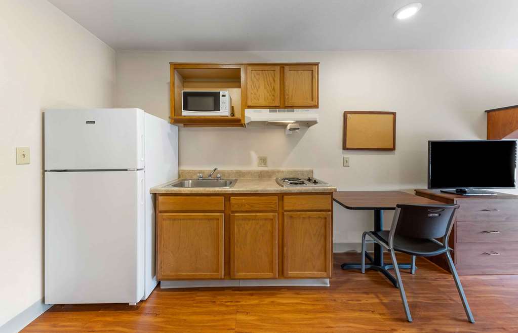 Extended Stay America Select Suites Oklahoma City Southeast - photo 43