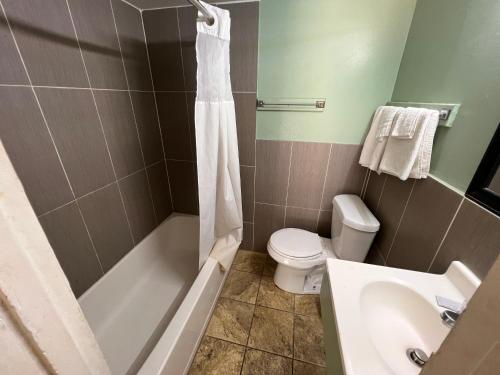 Town & Country Motel - photo 9