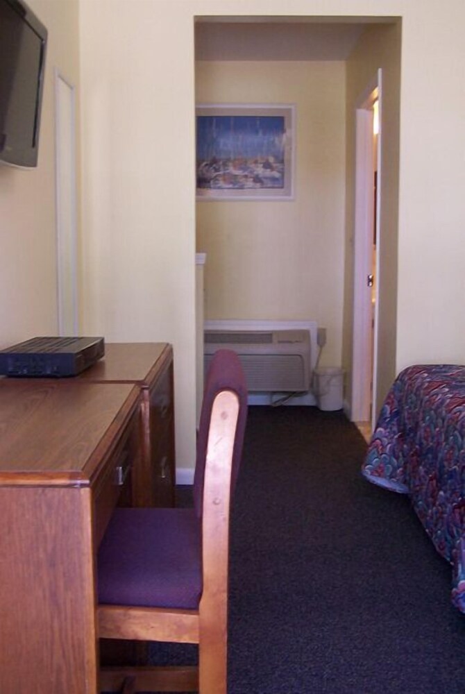 The Weathervane Motel - photo 7