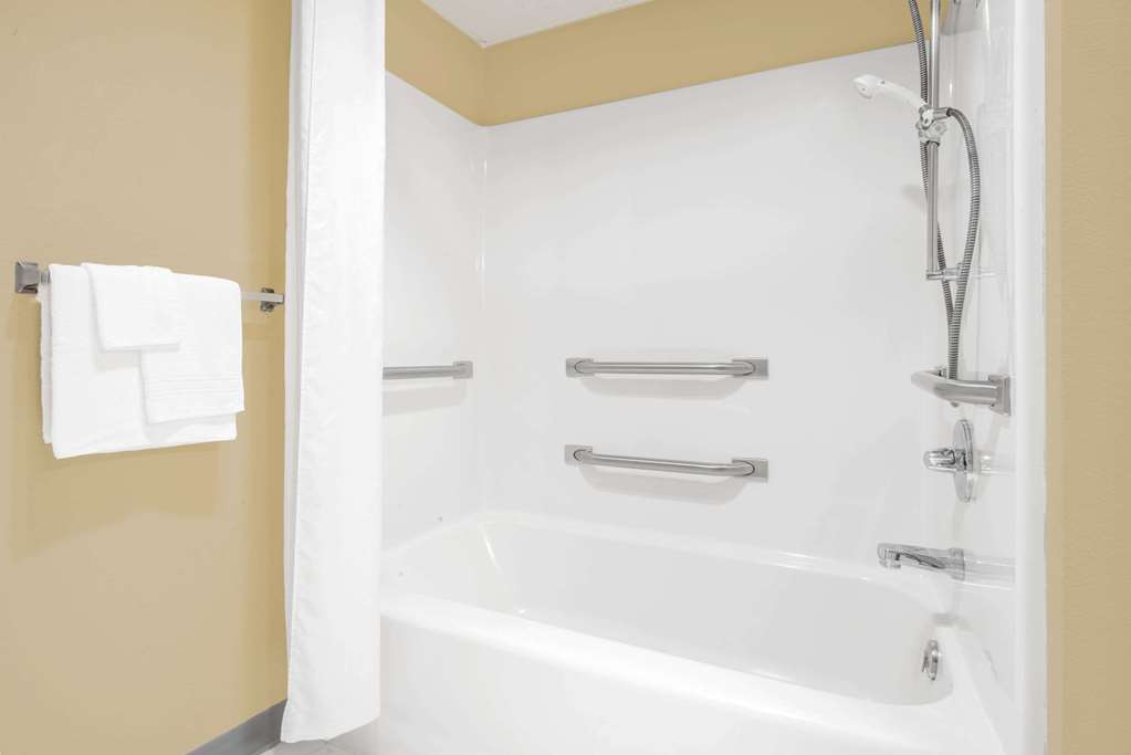 Super 8 by Wyndham Story City - photo 5