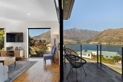 Lake View Viscount in Queenstown, New Zealand
