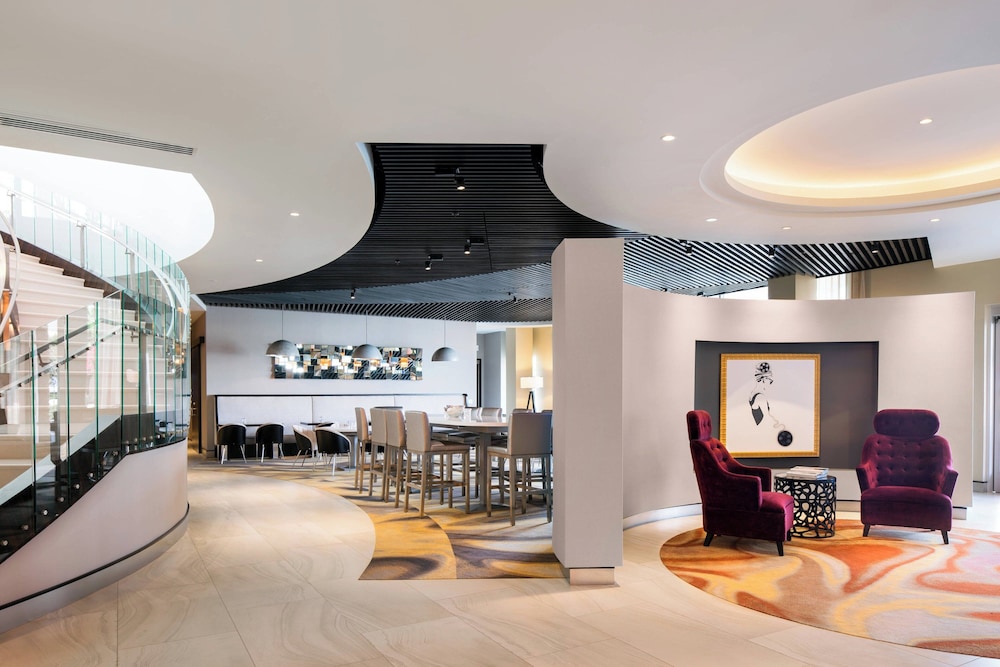 SpringHill Suites Los Angeles Burbank Downtown - photo 4