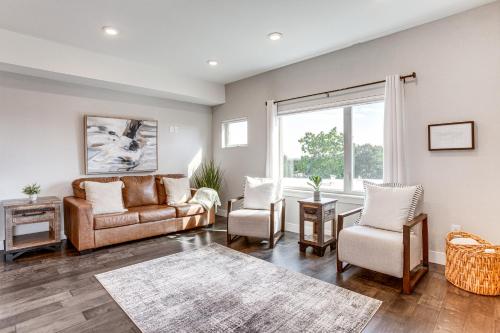 3 Mi to Dtwn Denver Scenic Townhome with Deck in Denver, United States