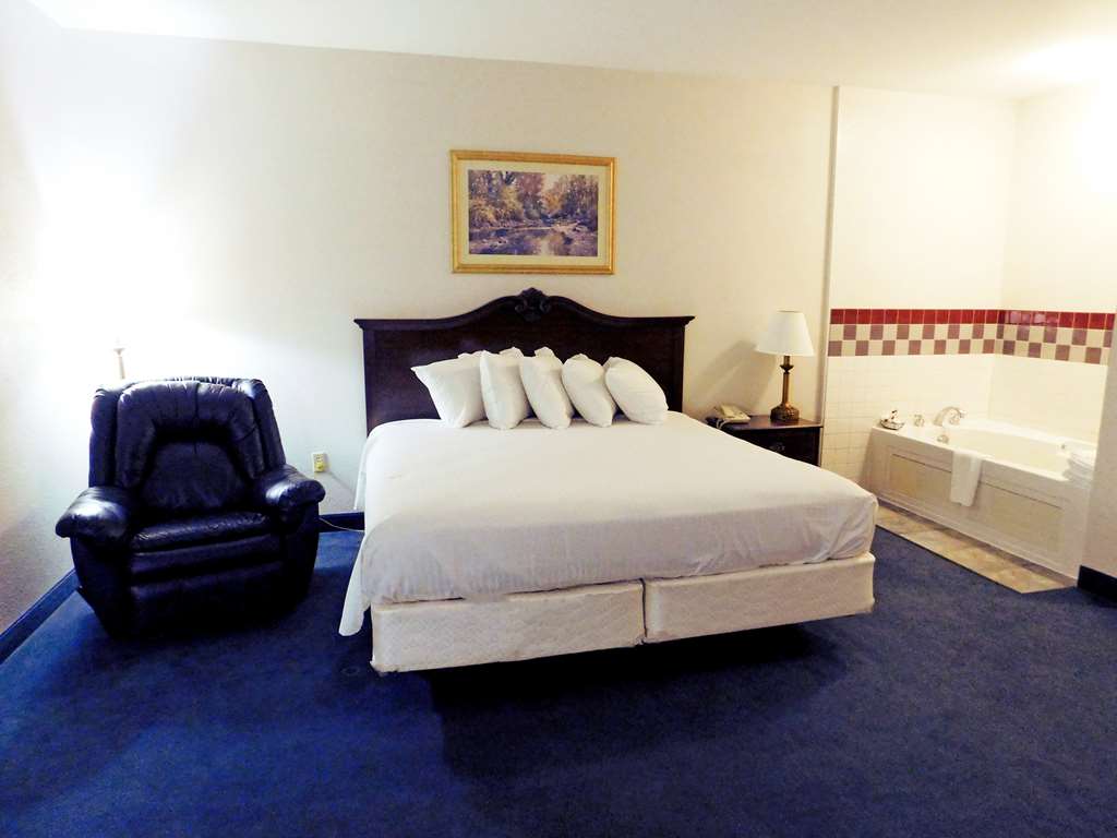 Americas Best Value Inn Fredonia - photo 11