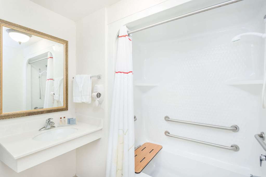 Hawthorn Extended Stay by Wyndham Panama City Beach - photo 6
