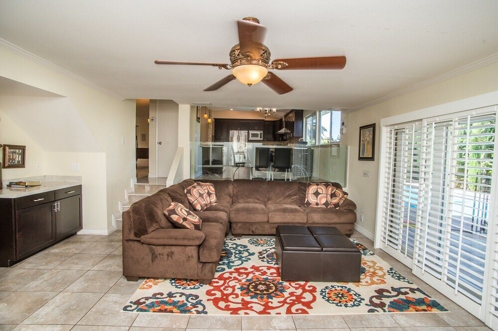 Luxurious 4BR 9m to Las Vegas Strip