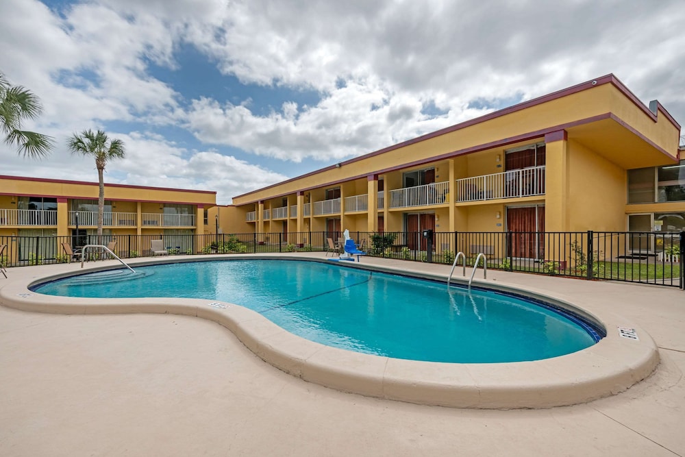 Rodeway Inn Clermont - photo 32
