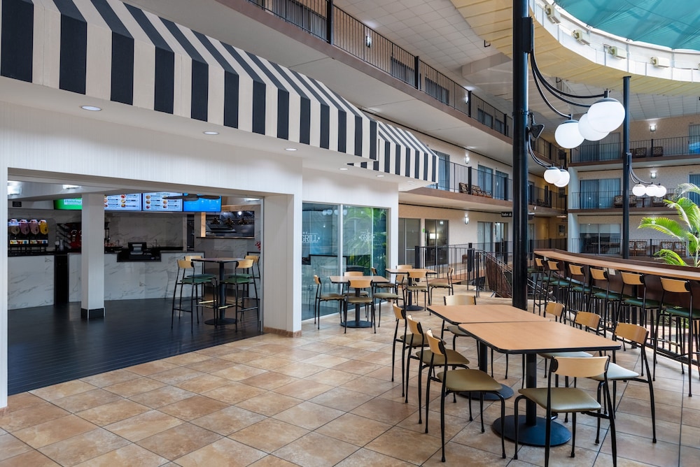 Holiday Inn Des Moines Airport Conf Center by IHG - photo 44