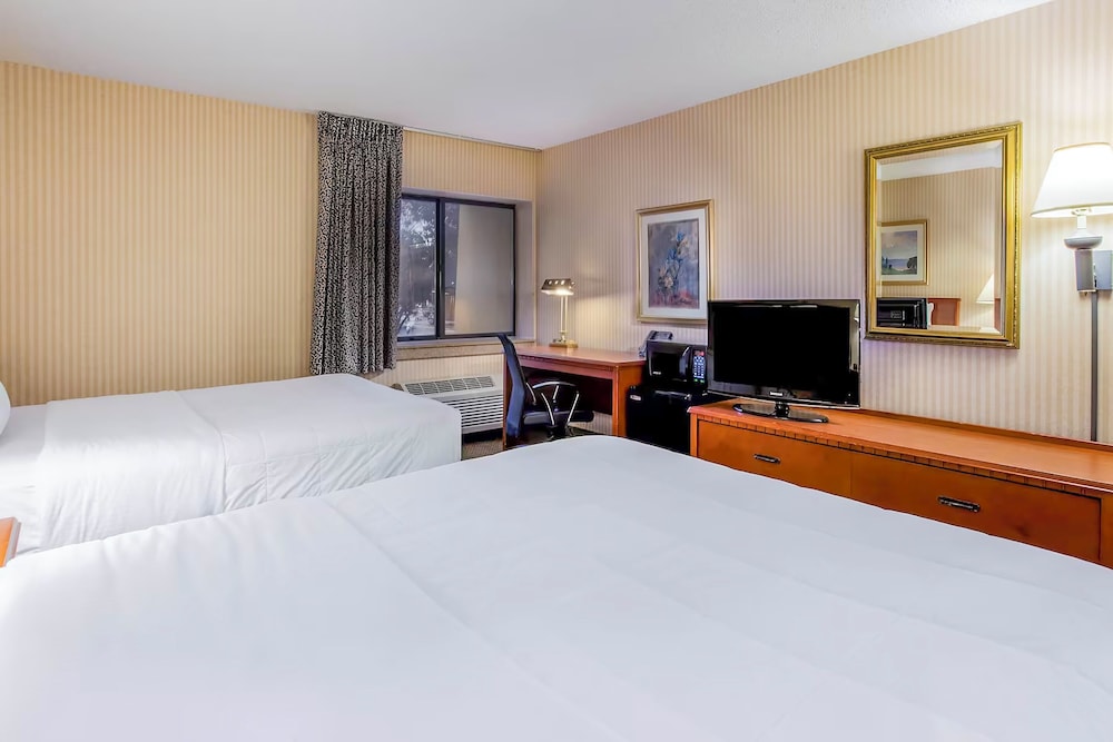 Norwood Inn and Suites Detroit — hotel in Southgate