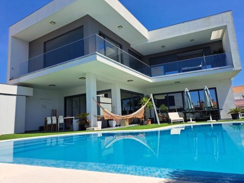 Vila Gomes — 4-Star Luxury Hotel in Sao Domingos De Rana, Portugal