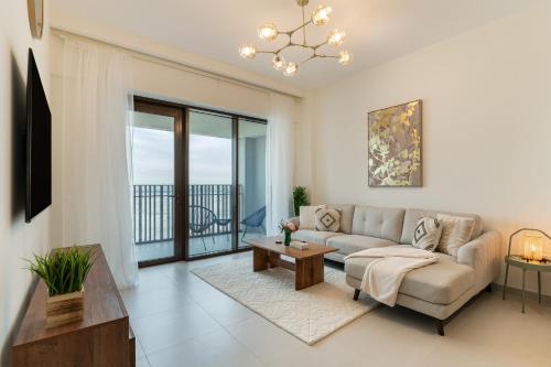 Spacious 1 Bedroom in Summer Lagoon Access Feature Allsopp&Allsopp — 4-Star Luxury Hotel in Dubai, United Arab Emirates