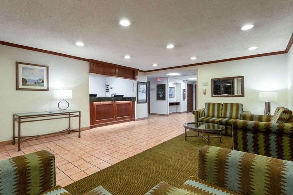 Norwood Inn & Suites by BlissPoint Post Rd Indianapolis - photo 33