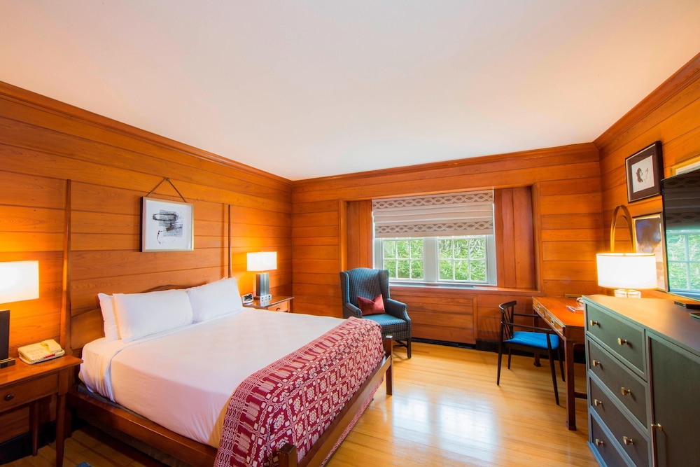 Williamsburg Lodge Autograph Collection - photo 6