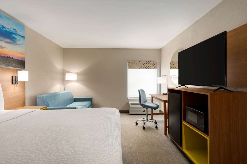 Days Inn by Wyndham Hillsboro - photo 16