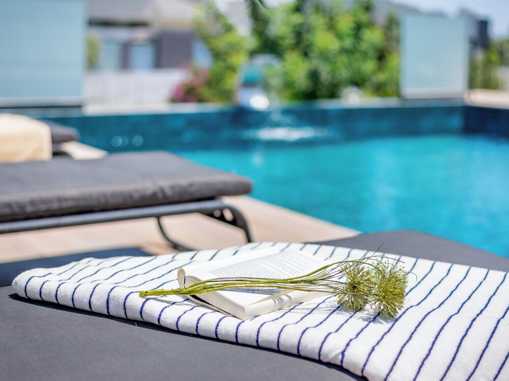 Charming vacation apartment in the middle of the Limassol sun All yours