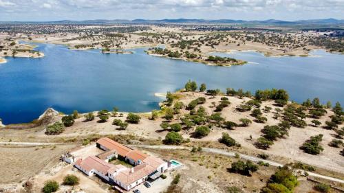 Monte dos Alpendres I Farmhouse — 4-Star Luxury Hotel in Serpa, Portugal