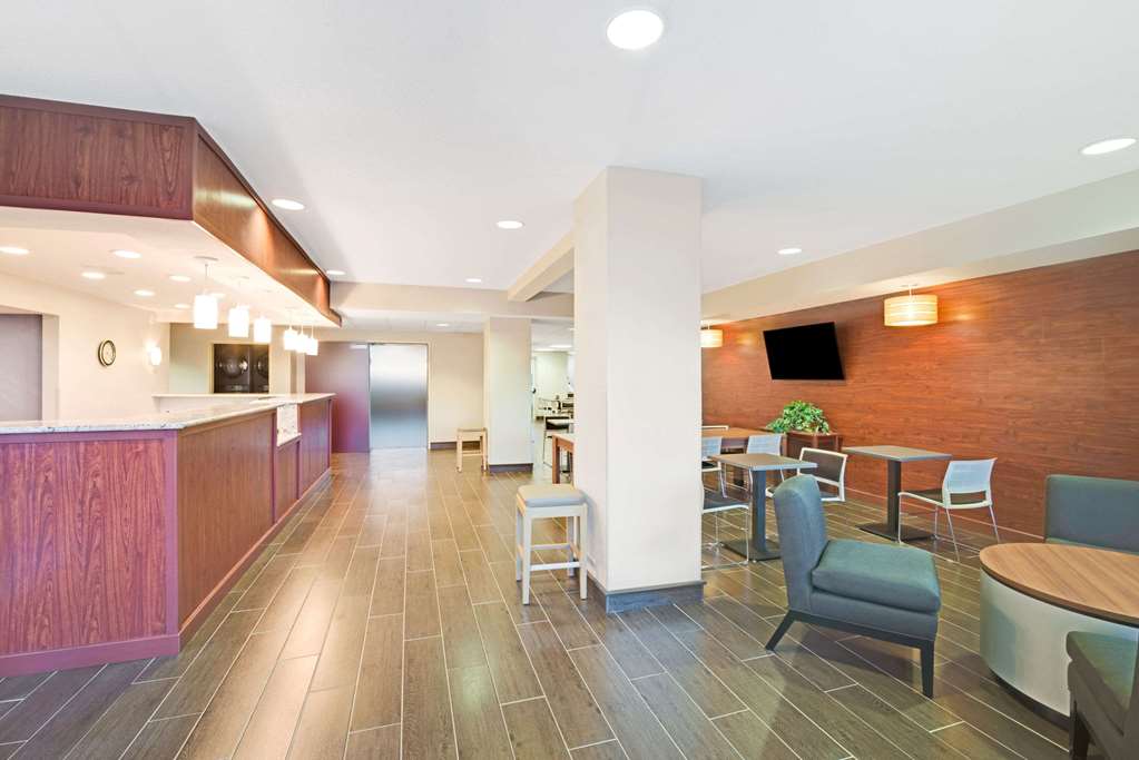 Microtel Inn & Suites by Wyndham Urbandale Des Moines - photo 2