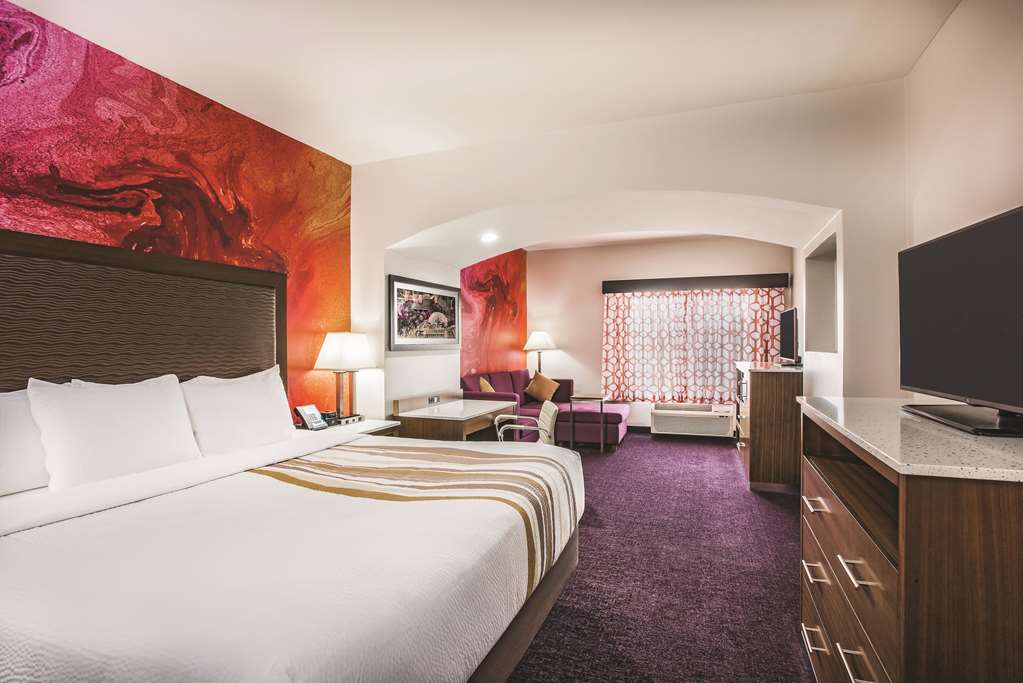 La Quinta Inn & Suites by Wyndham Chambersburg - photo 10