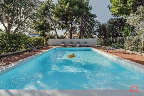 Grande e Luminosa Villa con Piscina vicino al Mare — 4-Star Luxury Hotel in Terrasini, Italy