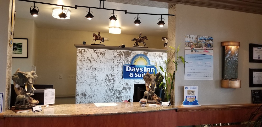 Days Inn & Suites by Wyndham Trinidad - photo 2