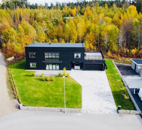Villa Maitri — 4-Star Luxury Hotel in Alvesta, Sweden