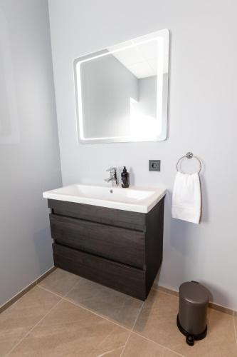 Akureyri Lux Apartments with hot tub access