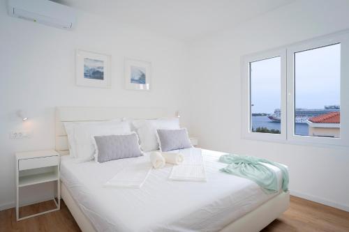 Feelhvar along BlueLagoon beach — 4-Star Luxury Hotel in Hvar, Croatia