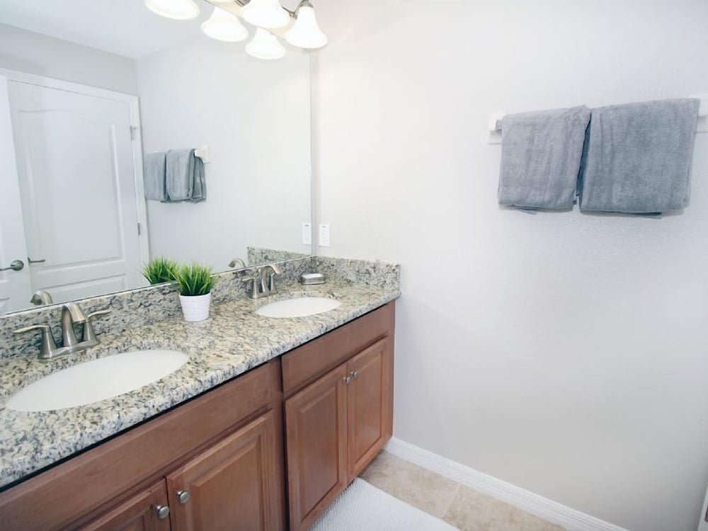 Fv62887 Paradise Palms 4 Bed 3.5 Baths Townhome - photo 8