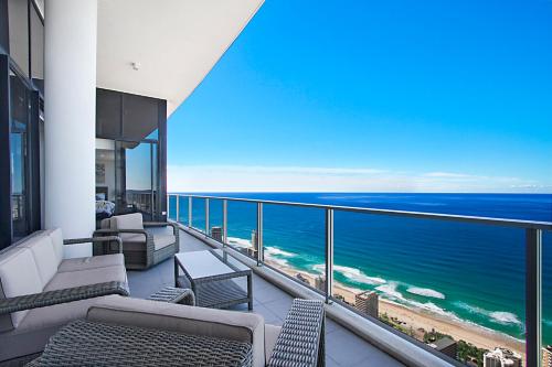 Sub Penthouse Dream in Circle on Cavill Hosted by Coastal Letting Co. — 5-Star Luxury Hotel in Gold Coast, Australia