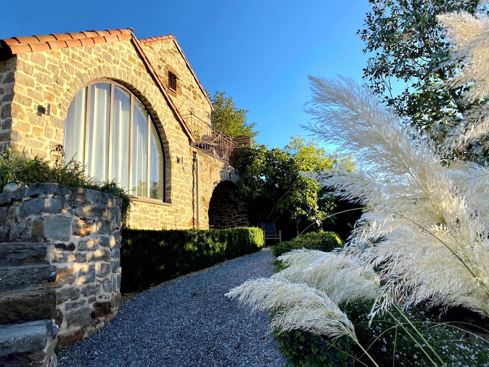 Maison Des Etoiles — 4-Star Luxury Hotel in Verrieres, France