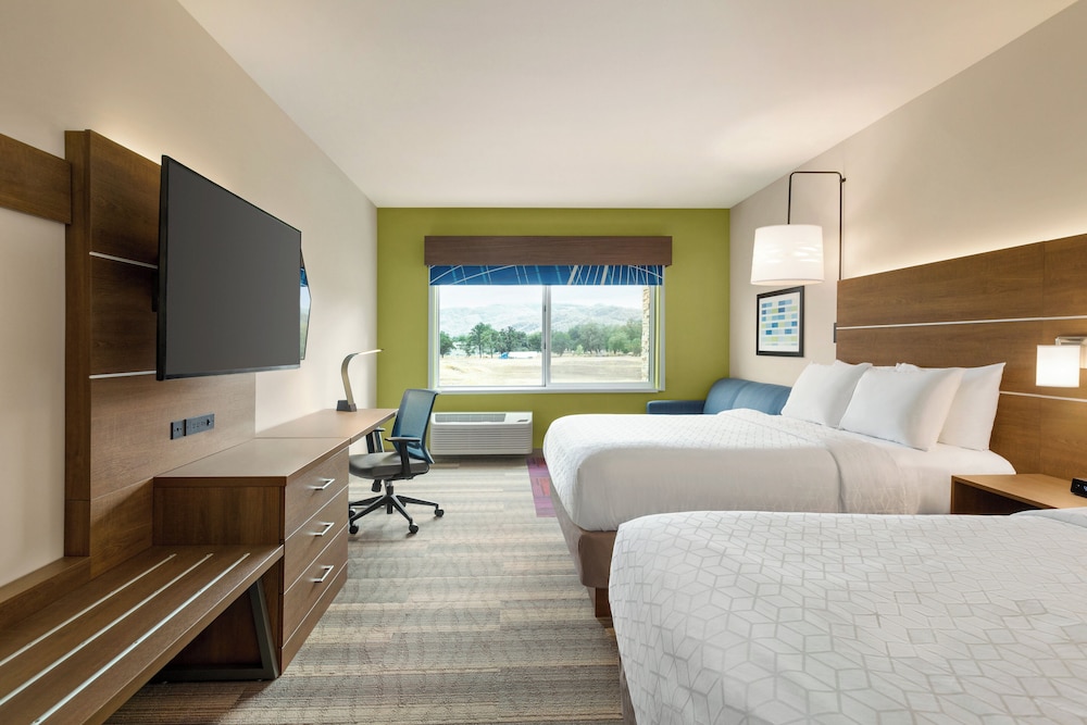Holiday Inn Express and Suites Ukiah by IHG - photo 18