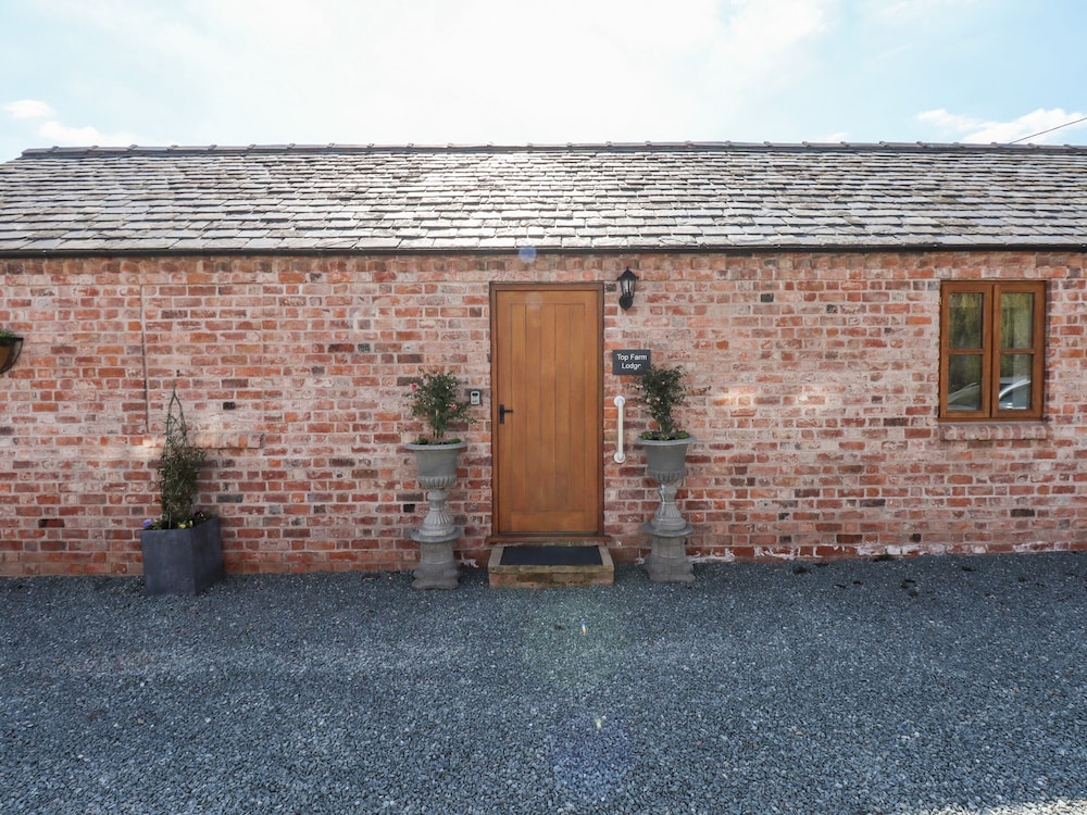 Top Farm Lodge — 4-Star Luxury Hotel in Oswestry, United Kingdom