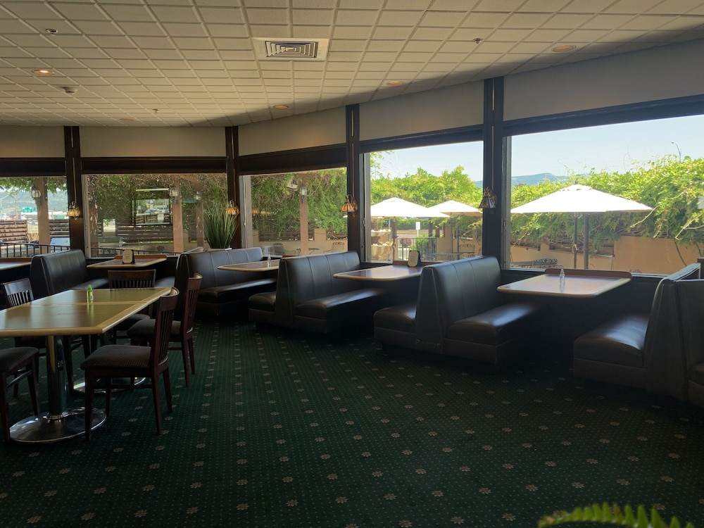 Rogue Regency Inn Medford Airport - photo 47