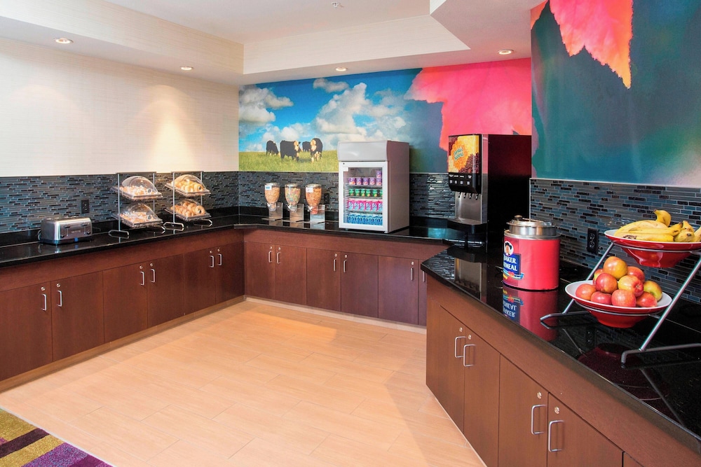 Fairfield Inn & Suites Terre Haute - photo 13